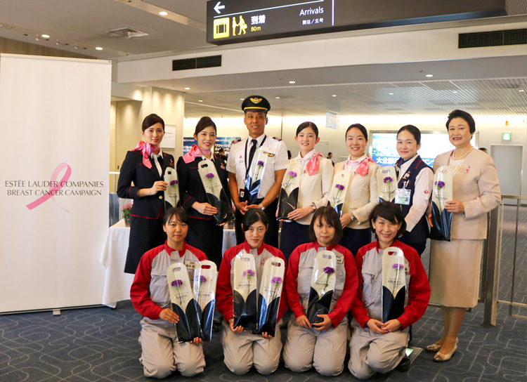 日本航空（JAL）14回目のピンクリボンフライトに「プリンセチア」と「ムーンダスト」が参加しました。