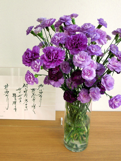 幸せの青い花 ムーンダスト 6種類を組み合わせた活け花です サントリーフラワーズ 花とおしゃべりブログ
