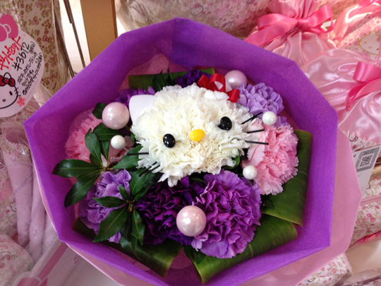 ムーンダスト ハローキティの母の日ディスプレー サントリーフラワーズ 花とおしゃべりブログ