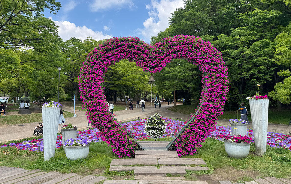 大阪市立長居植物園ハート型のオブジェ